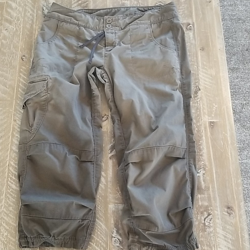 North Face Cropped Cargo Pants